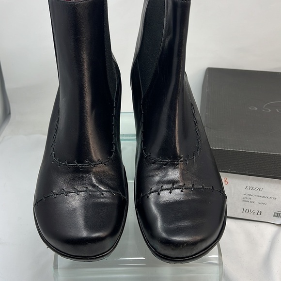 ESpace Sz 10.5B Lylou New In Box Black Napa Leather Low 2” Ankle Wedge Booties - Picture 5 of 8